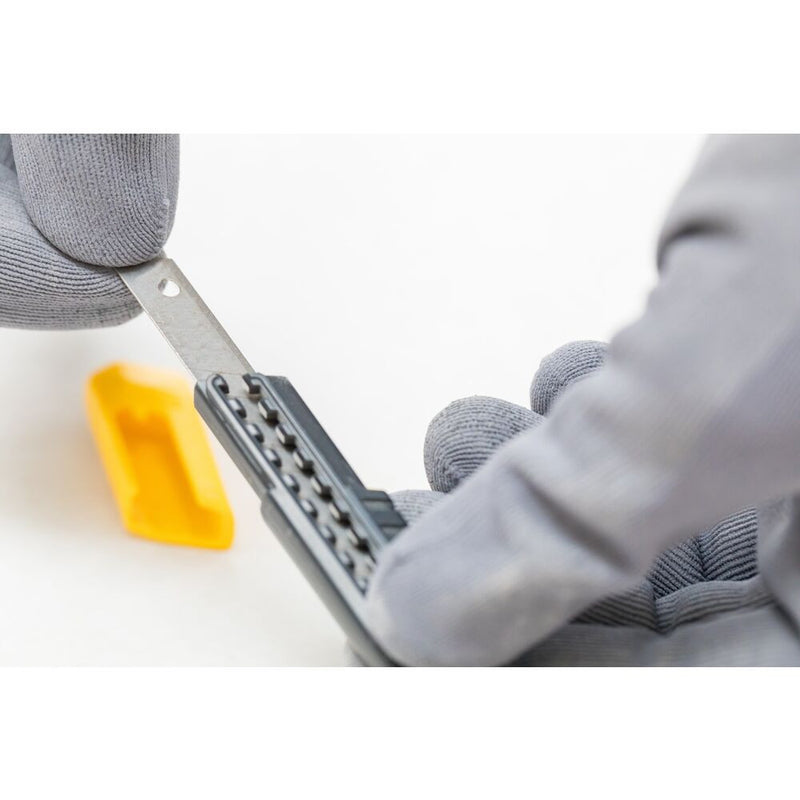Plastic-bodied snap-off blade knife 9mm (STANLEY 1-10-150)