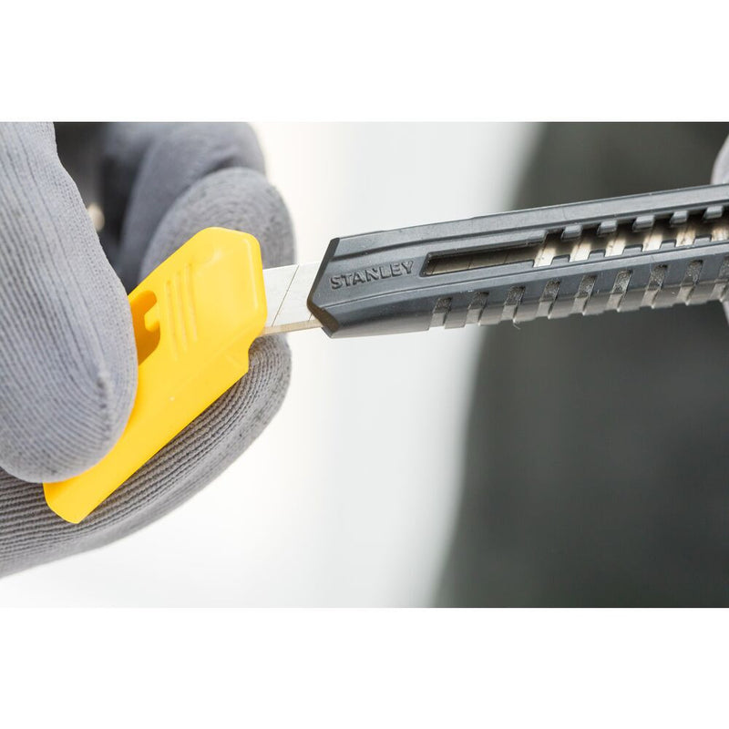 Plastic-bodied snap-off blade knife 9mm (STANLEY 1-10-150)