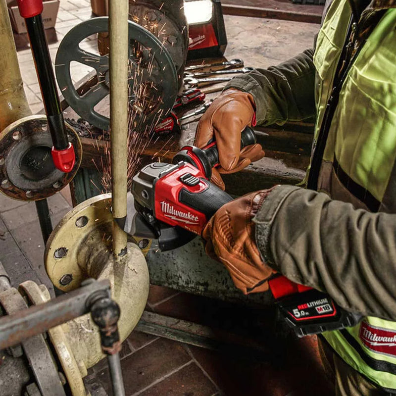 M18 FSAG125X-0X 125 MM SAROKCSISZOLÓ CSÚSZTATHATÓ KAPCSOLÓVAL (MILWAUKEE 4933478428)