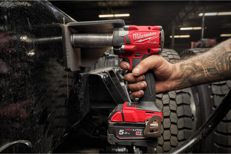 M18 FUEL™ ½″ Compact Impact Wrench with Friction Ring (MILWAUKEE 4933478444)