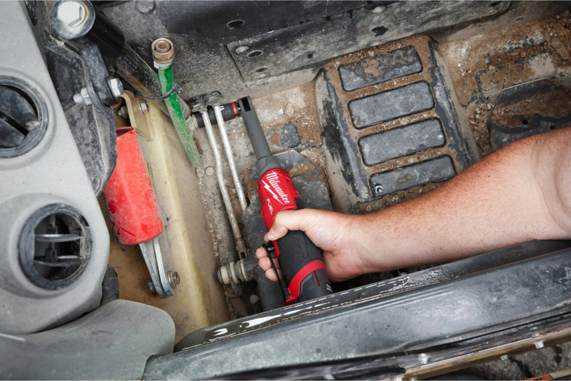 M12 FUEL™ ⅜″ nagy sebességű racsnis csavarkulcs meghosszabbított hajtószárral (MILWAUKEE 4933480791)