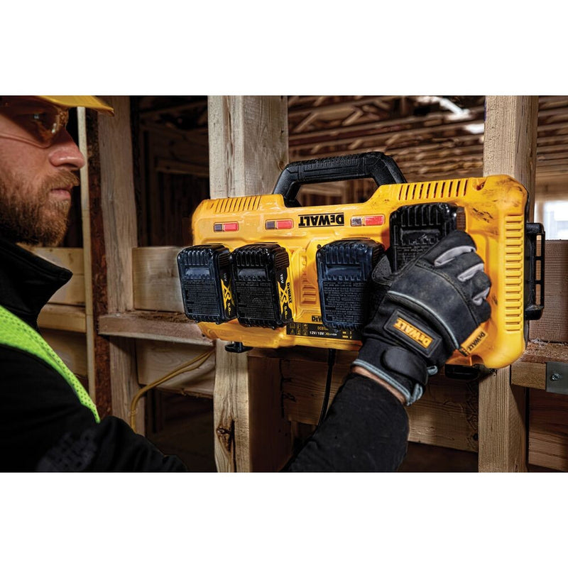 Fast Charger 4 ports simultaneously, 18V XR 54V 8A (DeWALT DCB104-QW)