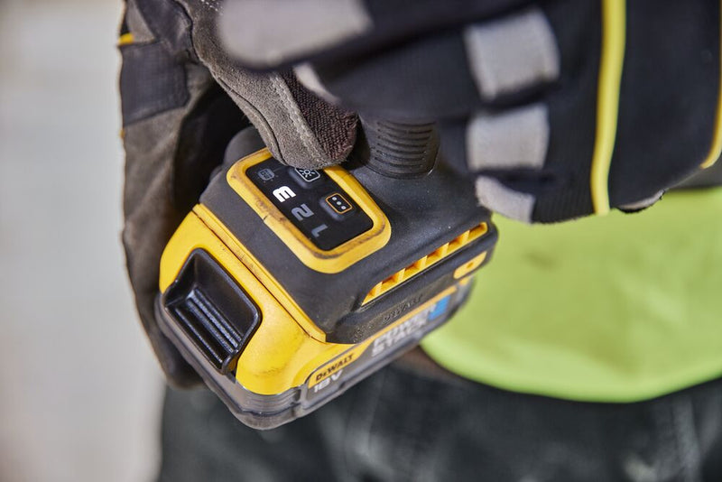 18V XR szénkefe nélküli ütvecsavarozó, akku és töltő nélkül (DeWALT DCF860N-XJ)