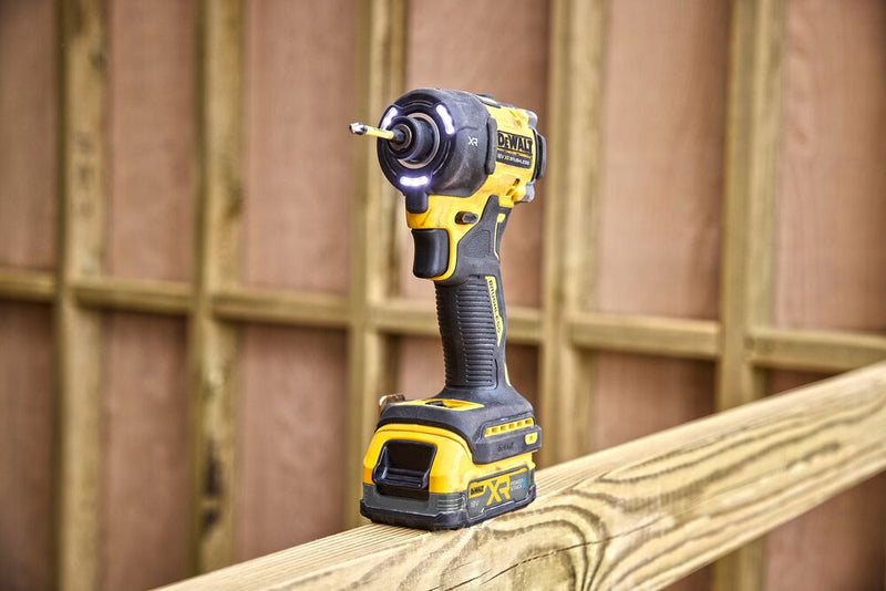 18V XR szénkefe nélküli ütvecsavarozó, 50 Nm, akku és töltő nélkül, kartondobozban (DeWALT DCF870N-XJ)