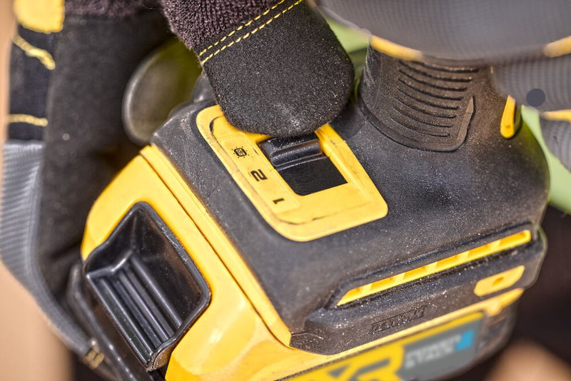 18V XR szénkefe nélküli ütvecsavarozó, 50 Nm, akku és töltő nélkül, kartondobozban (DeWALT DCF870N-XJ)