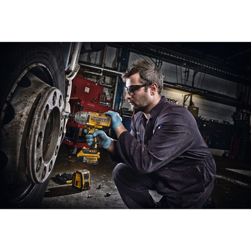 18V/2x5.0Ah Cordless Impact Wrench 1/2" Hog Ring 950Nm XR Li-Ion Battery+TSTAK Case (DeWALT DCF899HP2-QW)