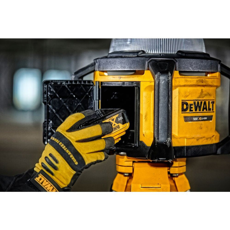 18V XR ToolConnect Universal LED Work Light (battery and charger not included) (DeWALT DCL074-XJ)