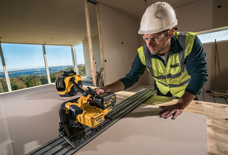Cordless Plunge Saw in TSTAK Case, FLEXVOLT 54V, 2x 6Ah (DCS520T2-QW)