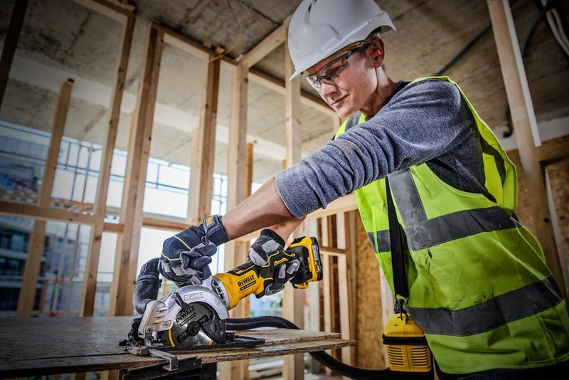 18V, 1x1.7 Ah Circular Saw 115 mm in TSTAK case (DeWALT DCS571E1T-XJ)
