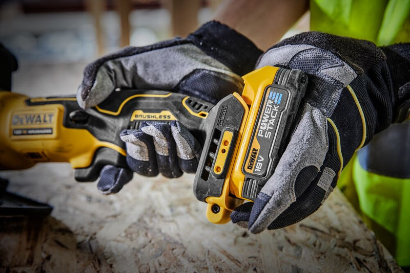 18V, 1x1.7 Ah Circular Saw 115 mm in TSTAK case (DeWALT DCS571E1T-XJ)