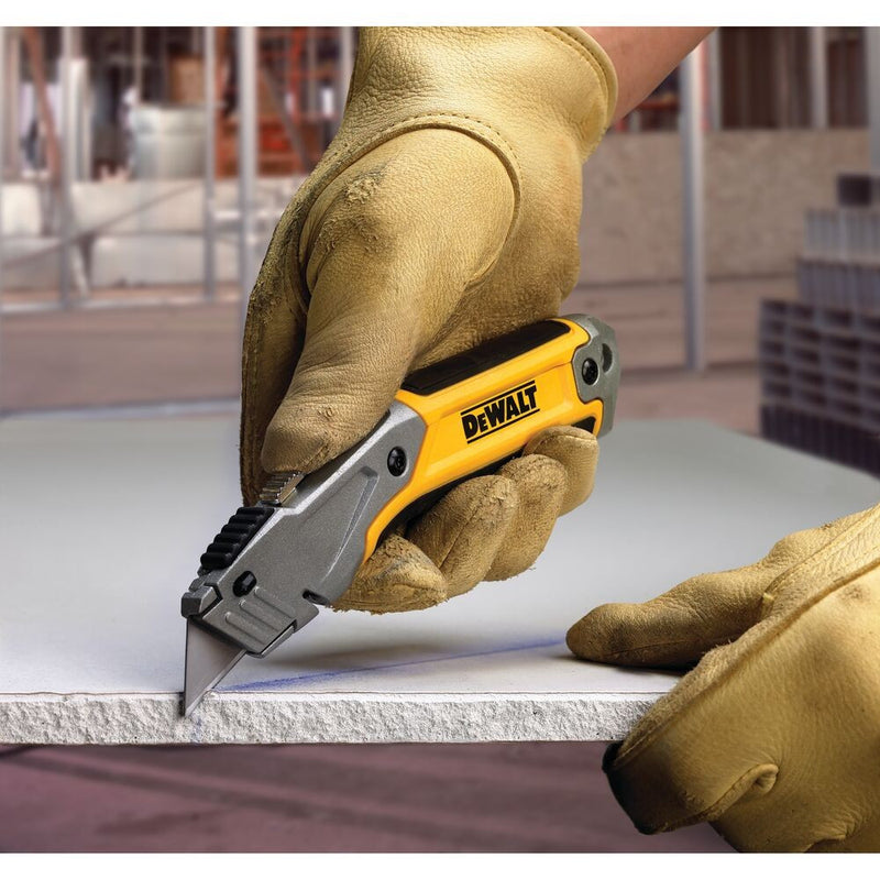 Visszahúzható pengéjű tapétavágó kés (DeWALT DWHT10046-0)