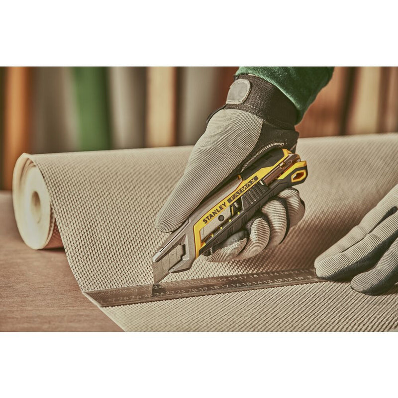 FATMAX SFM Tördelhető pengéjű kés 18mm (STANLEY FMHT10594-0)