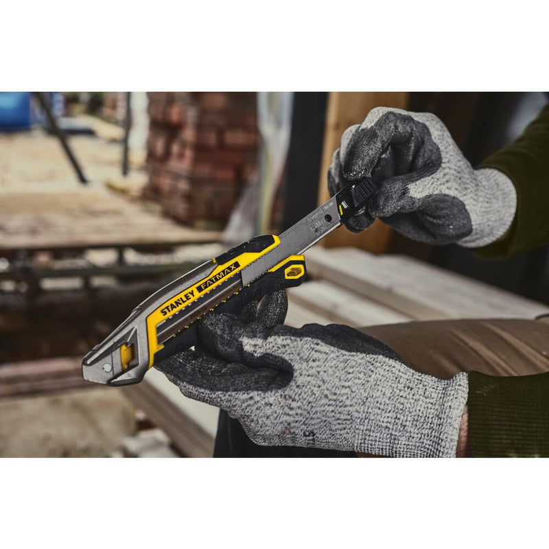 FATMAX SFM Tördelhető pengéjű kés 18mm (STANLEY FMHT10594-0)