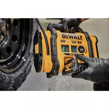 18V Akkus kompresszor 11Bar (akku és töltő nélkül) (DeWALT DCC018N-XJ)