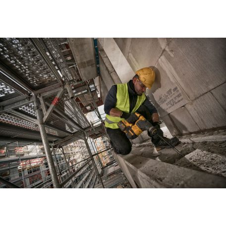 Fúró-vésőkalapács 54V 2 db 9Ah akkumulátorral és töltővel TSTAK kofferben (DeWALT DCH333X2-QW) 