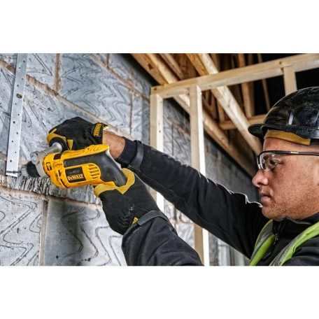 Ütvefúró Kofferban 701W-os (DeWALT DWD024K-QS)